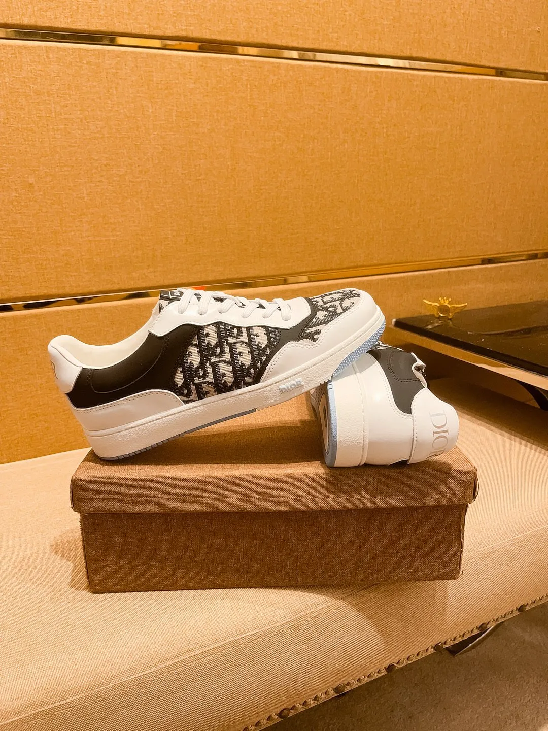 Men's shoes 💰 420💰【Dior】🔥 High-end men's shoes brand official website 1:1 latest masterpiece: the upper is made of Italian imported first-layer cowhide with a comfortable and breathable lining➕original non-slip and wear-resistant outsole🔥, making walking more convenient and comfortable! An exclusive new model, a stunning work, a beautiful 1:1 replica [color] compared to the official quality! Create a fashionable personality to set off your uniqueness! A must-have for trendy men! Classic🔥Size: 38-44 Color: 🔥Multiple colors available🔥.
